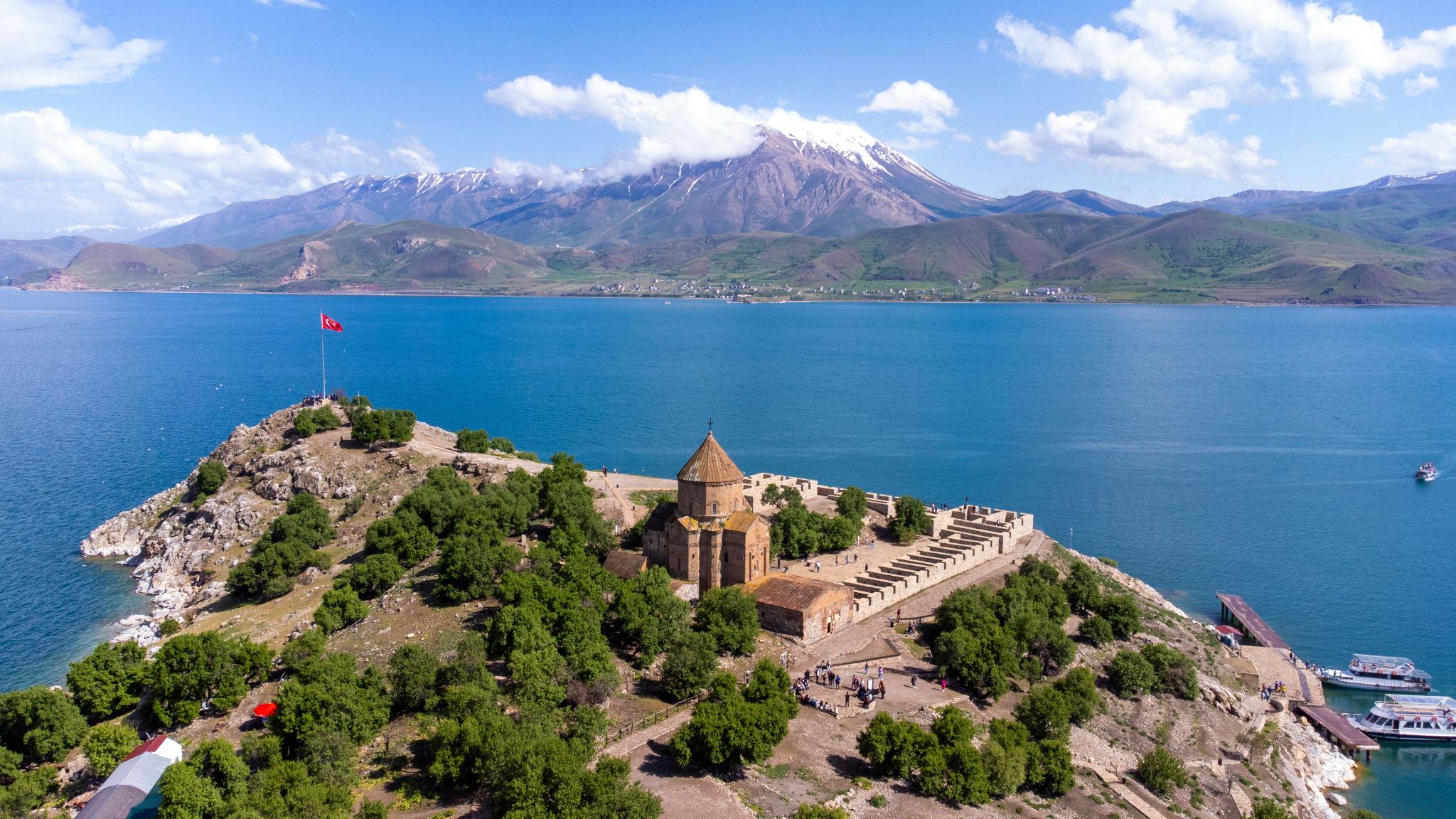 کلیسای آکدامار در جزیره آکدامار